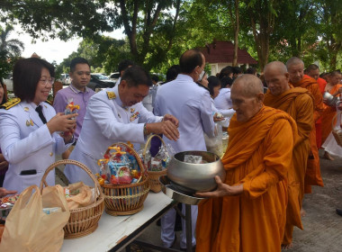 เข้าร่วมพิธีลงนามถวายพระพรชัยมงคล และทำบุญตักบาตร ... พารามิเตอร์รูปภาพ 8