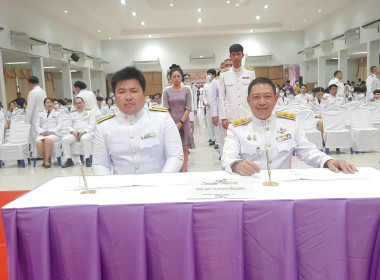 เข้าร่วมพิธีลงนามถวายพระพรชัยมงคล และทำบุญตักบาตร ... พารามิเตอร์รูปภาพ 4