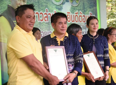 รมว.ธรรมนัส มอบที่ดินทำกินให้เกษตรกร ... พารามิเตอร์รูปภาพ 6