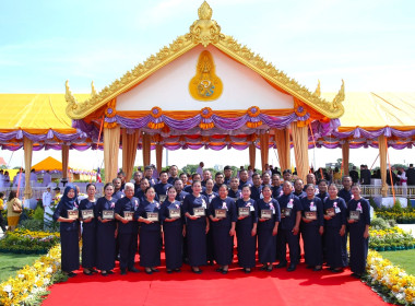 สหกรณ์การเกษตรปง จำกัด เข้าเฝ้ารับพระราชทานโล่รางวัล ... พารามิเตอร์รูปภาพ 6