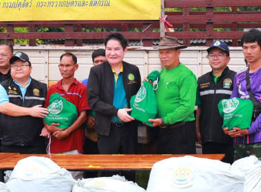 รมช.อัครา ติดตามสถานการณ์น้ำและมอบถุงยังชีพ ... พารามิเตอร์รูปภาพ 8