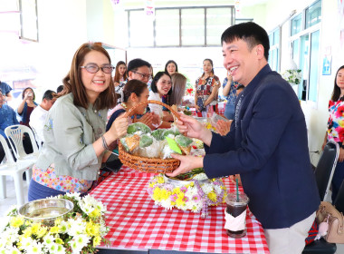 กิจกรรม “สงกรานต์อบอุ่นใจ รดน้ำขอพรผู้ใหญ่ สืบสานประเพณีไทย ... พารามิเตอร์รูปภาพ 8
